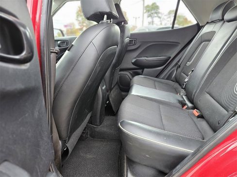 Used 2023 Hyundai Venue Limited image 16