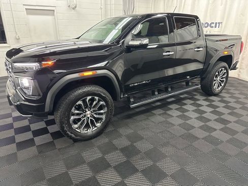 Used 2024 GMC Canyon Denali AWD/4WD image 5
