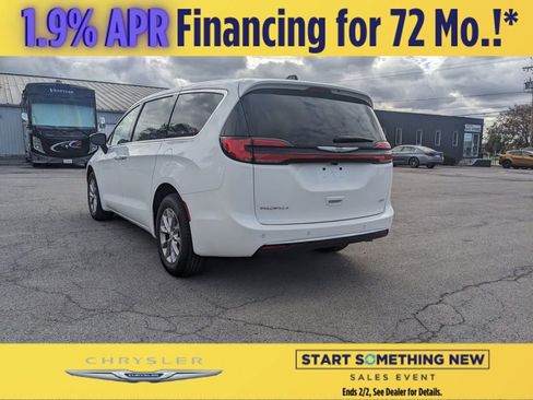 New 2026 Chrysler Pacifica Select image 7