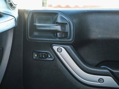 Used 2017 Jeep Wrangler Unlimited Sahara image 21