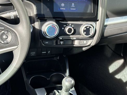 Used 2017 Honda Fit EX image 4