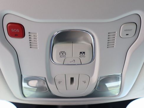 Used 2023 Jeep Renegade Latitude w/ Sun & Fun Group image 26