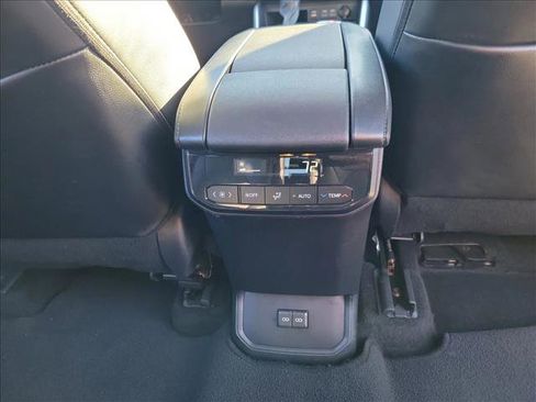 Used 2024 Toyota Highlander XSE image 17