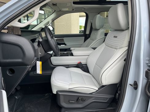 New 2026 Ford Expedition Max Platinum w/ Platinum Ultimate Package AWD/4WD image 5