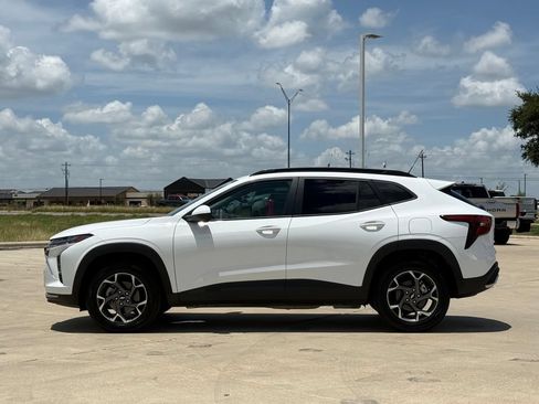 Used 2026 Chevrolet Trax LT FWD image 4