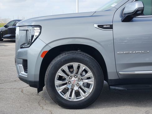 Used 2023 GMC Yukon Denali AWD/4WD image 9