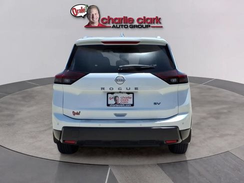 Used 2024 Nissan Rogue SV w/ SV Premium Package FWD image 4