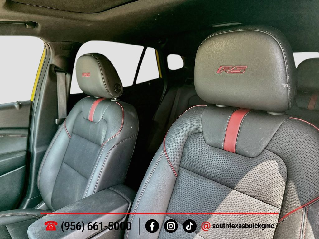 Used 2025 Chevrolet Trax RS w/ Sunroof Package FWD image 13