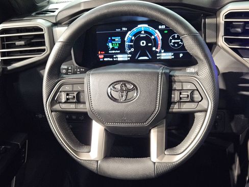 Used 2025 Toyota Tundra Limited AWD/4WD image 26