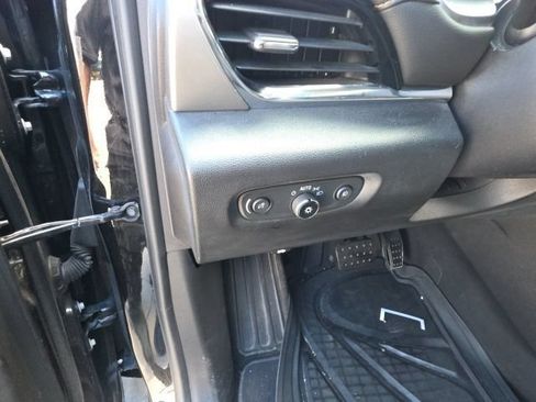 Used 2018 Chevrolet Traverse LT w/ LPO, 'HIT The Road' Package AWD/4WD image 16