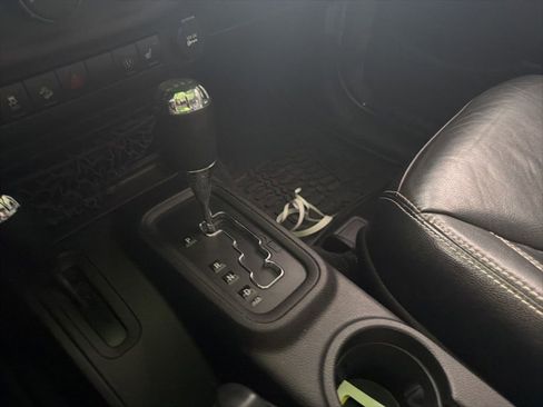 Used 2015 Jeep Wrangler Sport AWD/4WD image 13