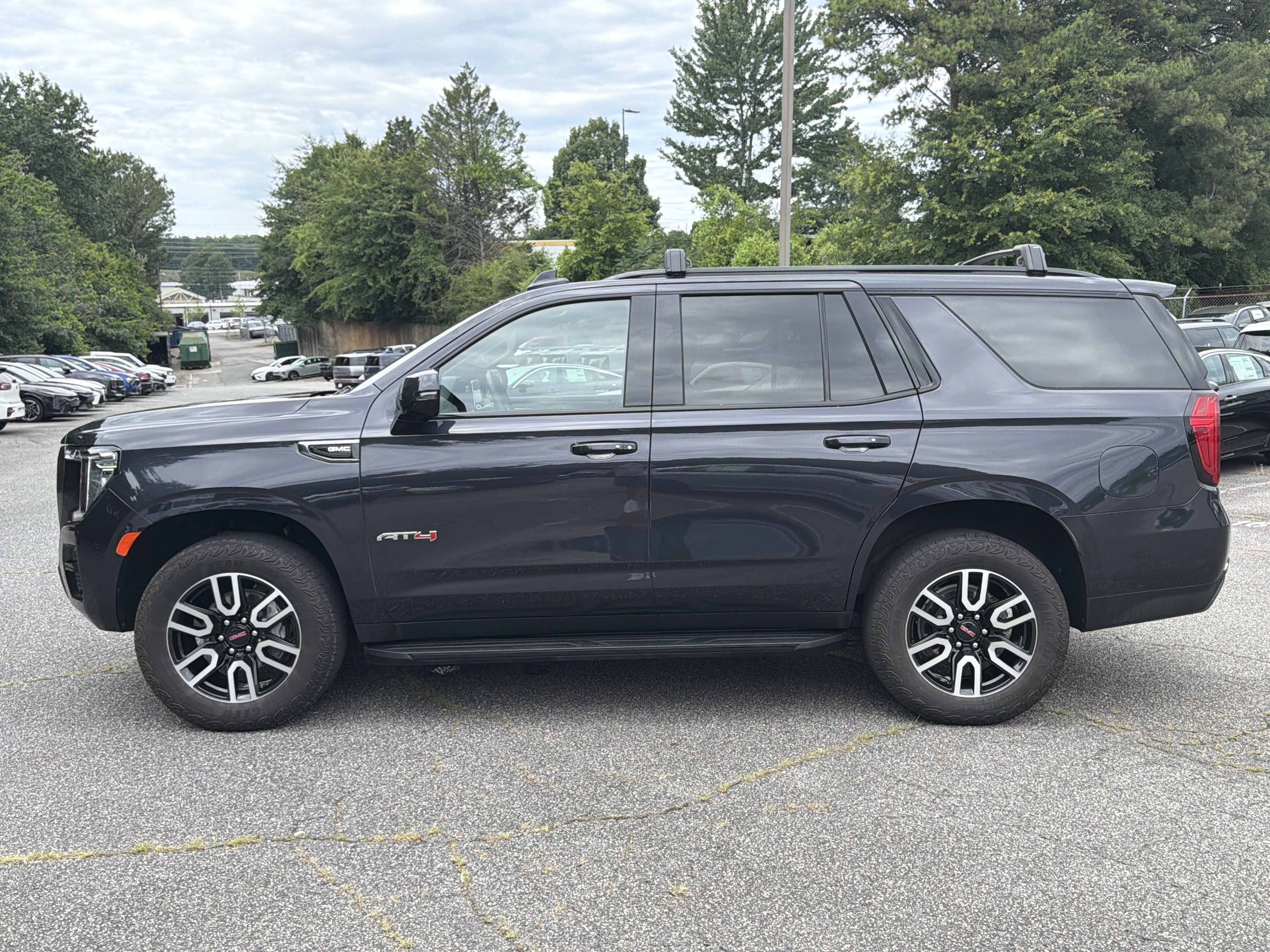 Used 2024 GMC Yukon AT4 AWD/4WD image 4