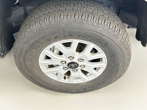 Used 2025 Toyota Tacoma SR5 AWD/4WD image 35