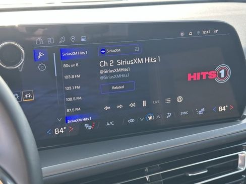 Used 2025 Chevrolet Traverse LT image 9