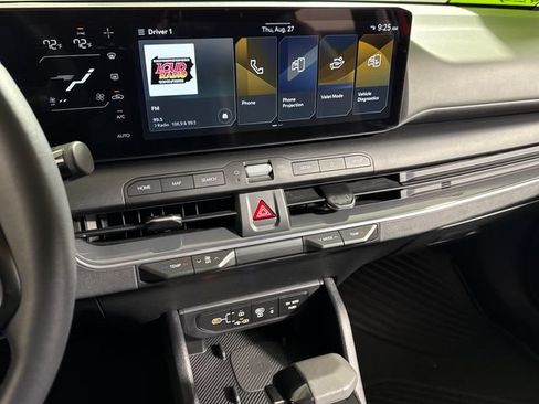 Used 2025 Kia K4 EX FWD image 32