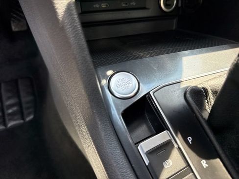 Used 2021 Volkswagen Tiguan SE w/ Panoramic Sunroof Package FWD image 14