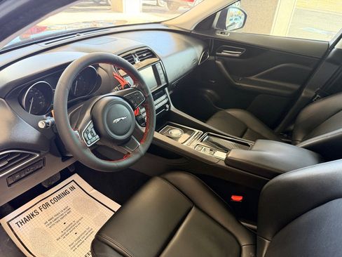 Used 2018 Jaguar F-PACE Premium image 9