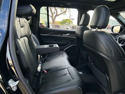 New 2026 Jeep Grand Cherokee Limited w/ Limited Altitude Package AWD/4WD image 39