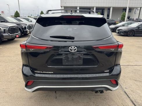 Used 2024 Toyota Highlander XSE FWD image 6