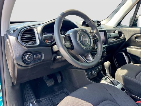 Used 2022 Jeep Renegade Latitude AWD/4WD image 9