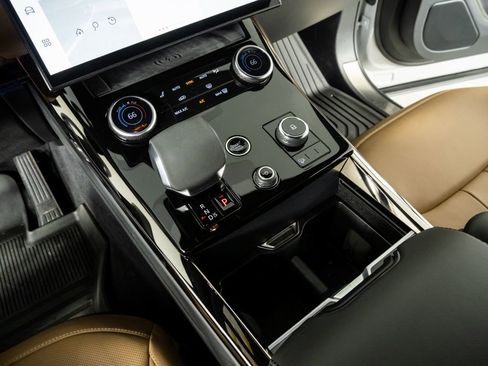 Used 2023 Land Rover Range Rover Sport SE Dynamic image 16