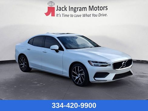 Used 2020 Volvo S60 T5 Momentum image 7
