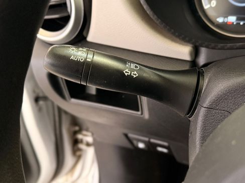 Used 2021 Nissan Versa SV image 31