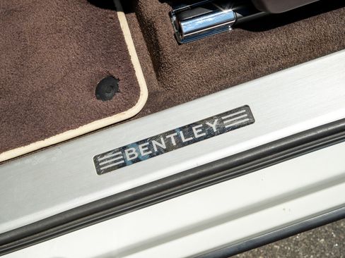 Used 2023 Bentley Bentayga Extended Wheelbase AWD/4WD image 25