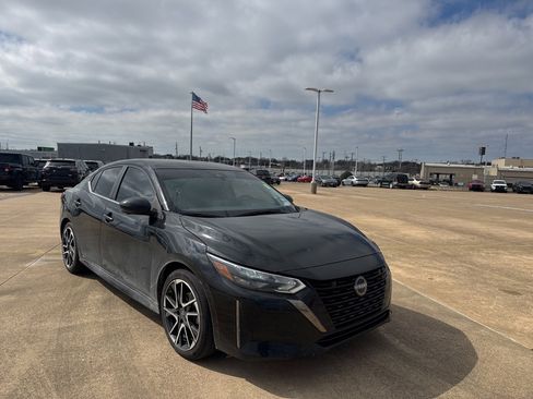 Certified 2025 Nissan Sentra SR w/ SR Premium Package image 1