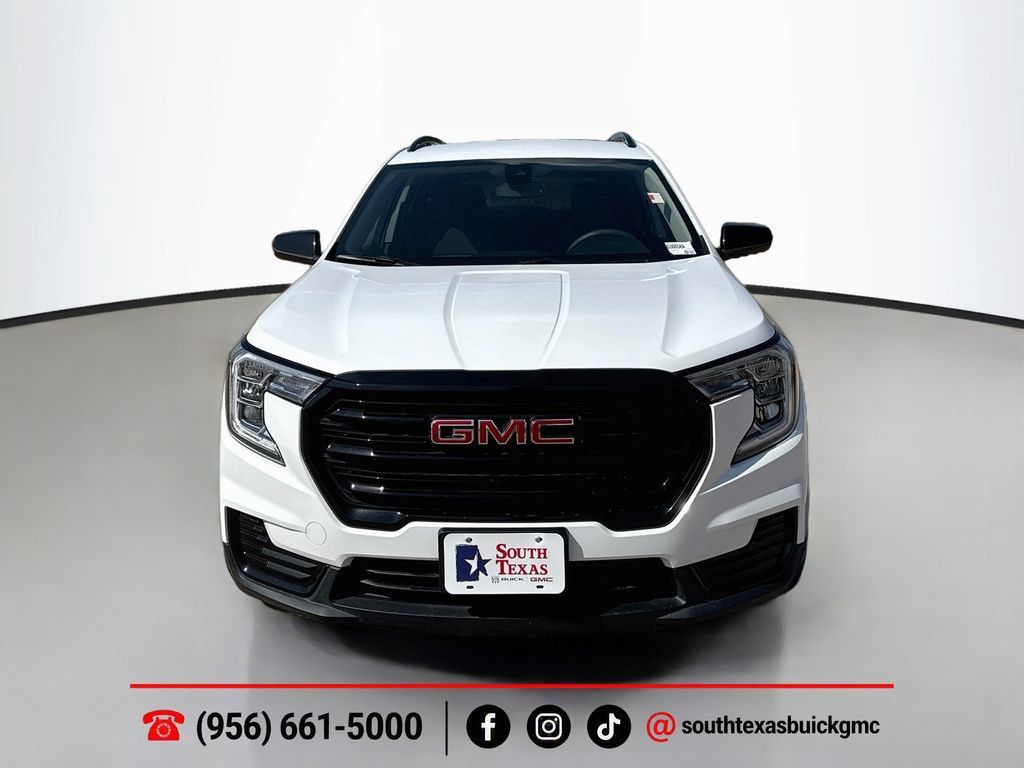 Used 2024 GMC Terrain SLE w/ Driver Convenience Package FWD image 2