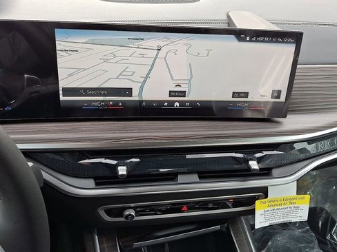 New 2026 BMW X7 xDrive40i w/ Premium Package image 11