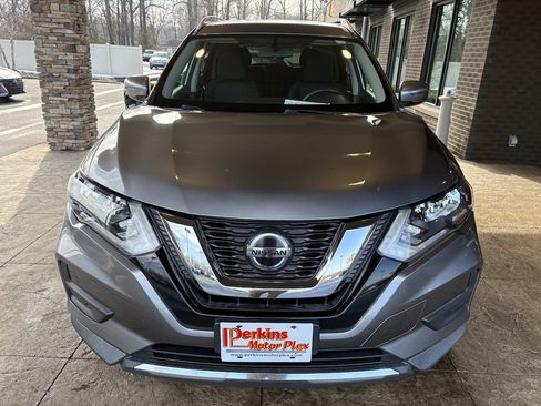 Used 2018 Nissan Rogue SV image 3