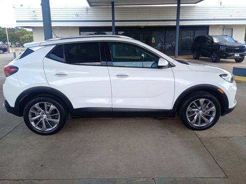 Used 2022 Buick Encore GX Essence w/ Advanced Technology Package FWD image 6