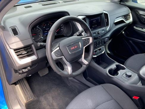 Used 2024 GMC Terrain SLE w/ Elevation Edition image 17