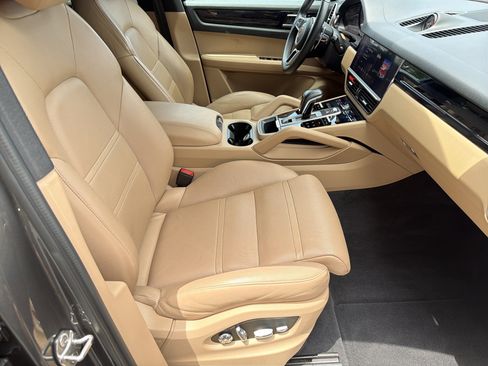 Used 2019 Porsche Cayenne AWD/4WD image 16