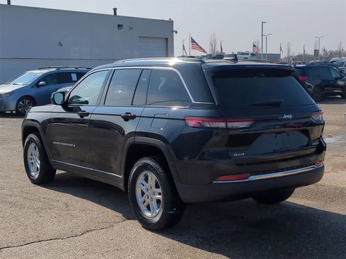 Used 2023 Jeep Grand Cherokee Laredo w/ Luxury Tech Group I image 12