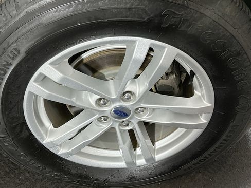 Used 2020 Ford Explorer XLT w/ Equipment Group 202A image 11