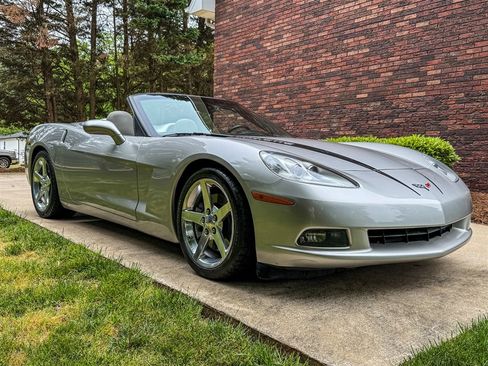 Used 2006 Chevrolet Corvette Convertible w/ Preferred Equipment Group RWD image 28