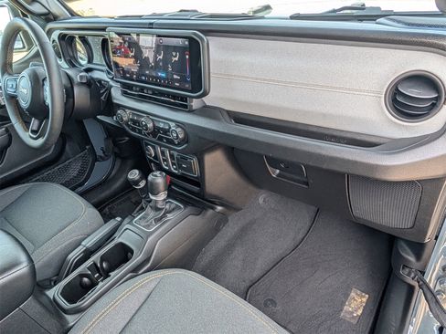 Used 2024 Jeep Wrangler Sport S image 27