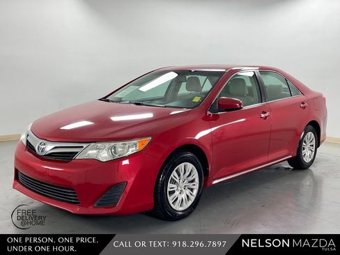 Used 2012 Toyota Camry LE image 1