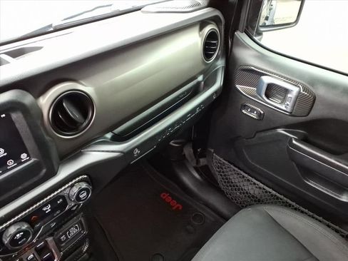 Used 2018 Jeep Wrangler Unlimited Sport S image 32