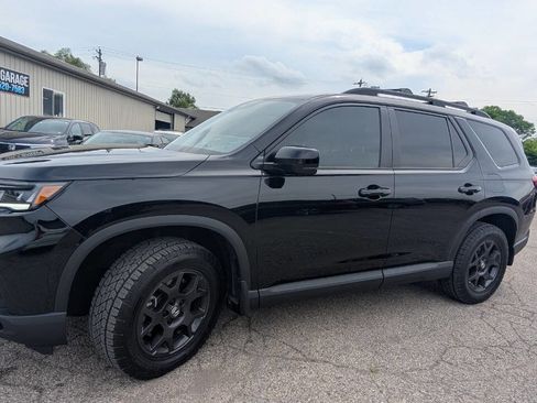 Used 2025 Honda Pilot TrailSport image 6