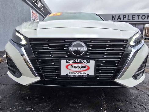 Used 2023 Nissan Altima 2.5 SL image 2