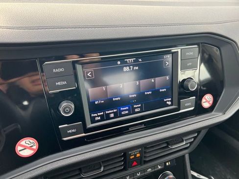 Used 2024 Volkswagen Jetta SE image 10