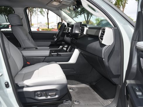 Used 2024 Toyota Tundra Limited AWD/4WD image 21