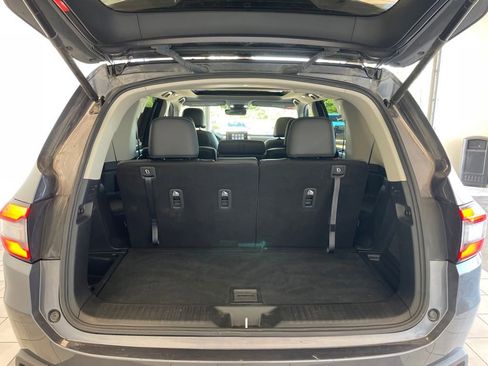 Used 2025 Honda Pilot Touring image 16