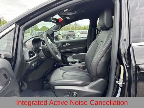 New 2027 Chrysler Pacifica Select FWD image 4