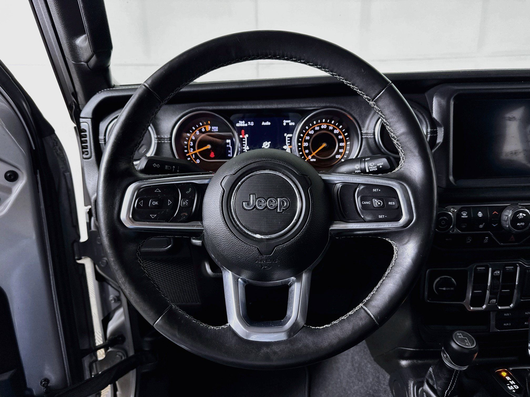 Used 2020 Jeep Gladiator Overland AWD/4WD image 15