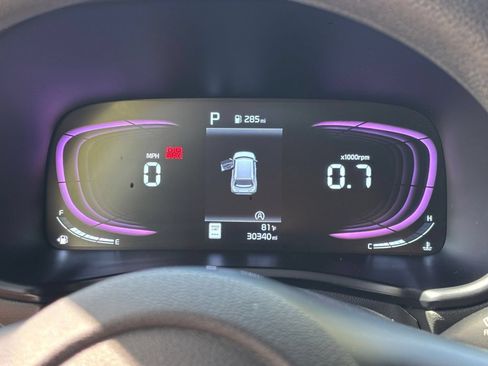 Used 2025 Kia Soul LX w/ LX Technology Package FWD image 37
