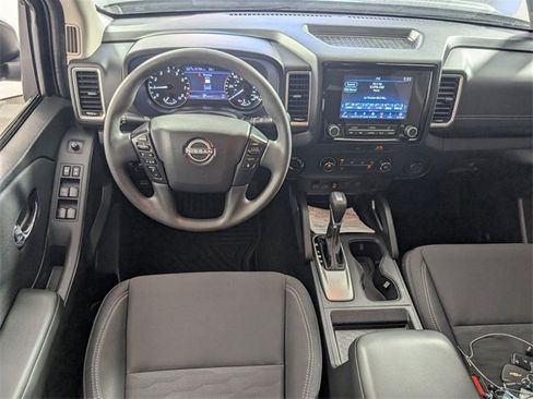 Used 2022 Nissan Frontier SV w/ Technology Package image 17